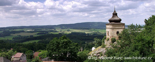 Výhled z hradu na západ